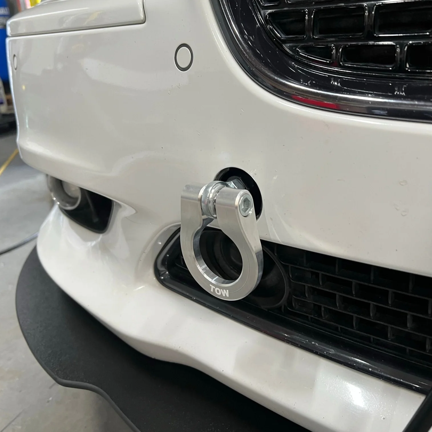 Chrysler 300 11-19 Premium Stealth Tow Hook